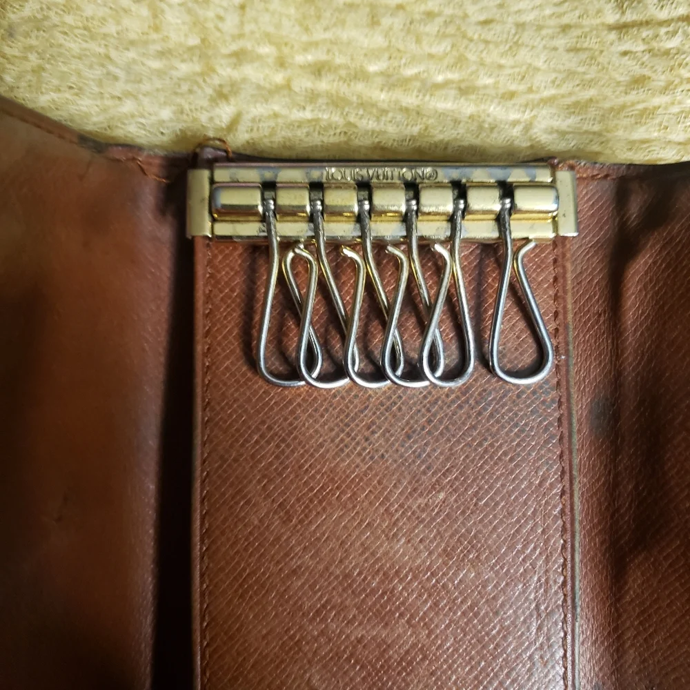 Louis Vuitton 6 Ring Key Wallet